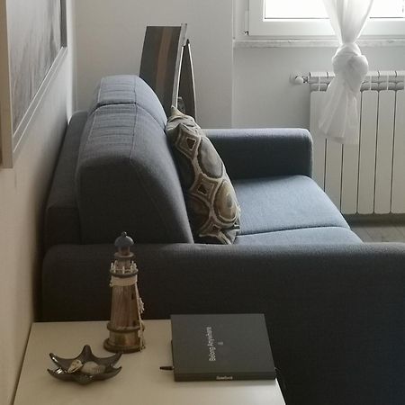 Monica'S Apartment مارينا دي كارّارا الغرفة الصورة