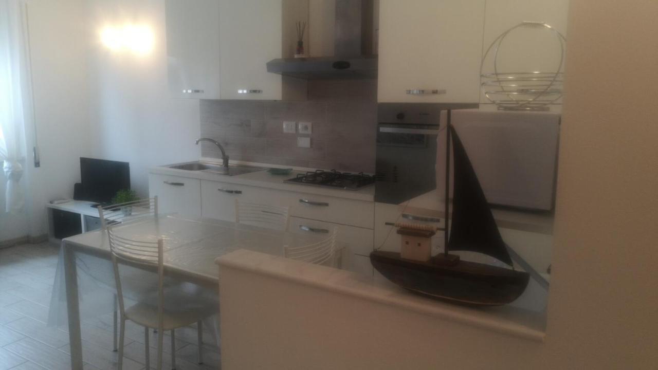Monica'S Apartment مارينا دي كارّارا المظهر الخارجي الصورة
