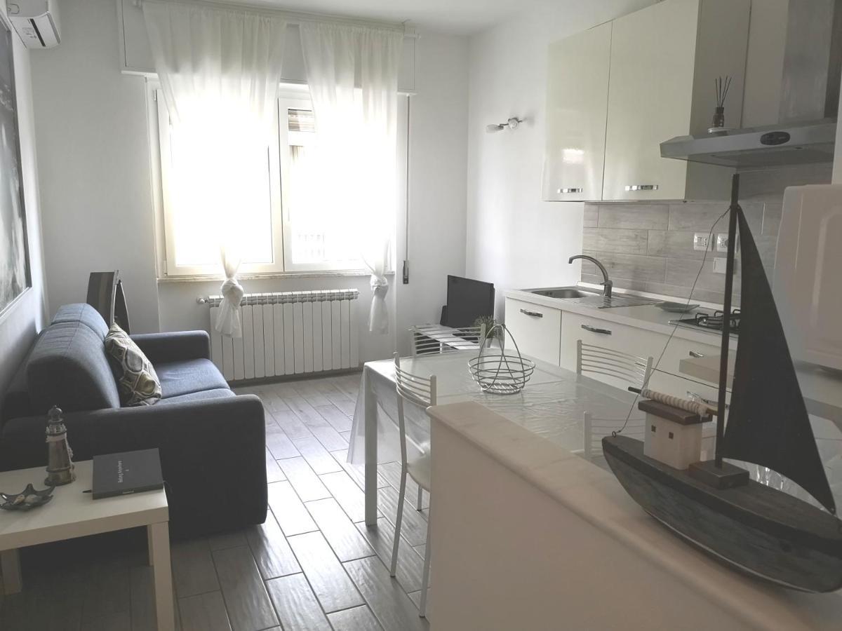Monica'S Apartment مارينا دي كارّارا المظهر الخارجي الصورة