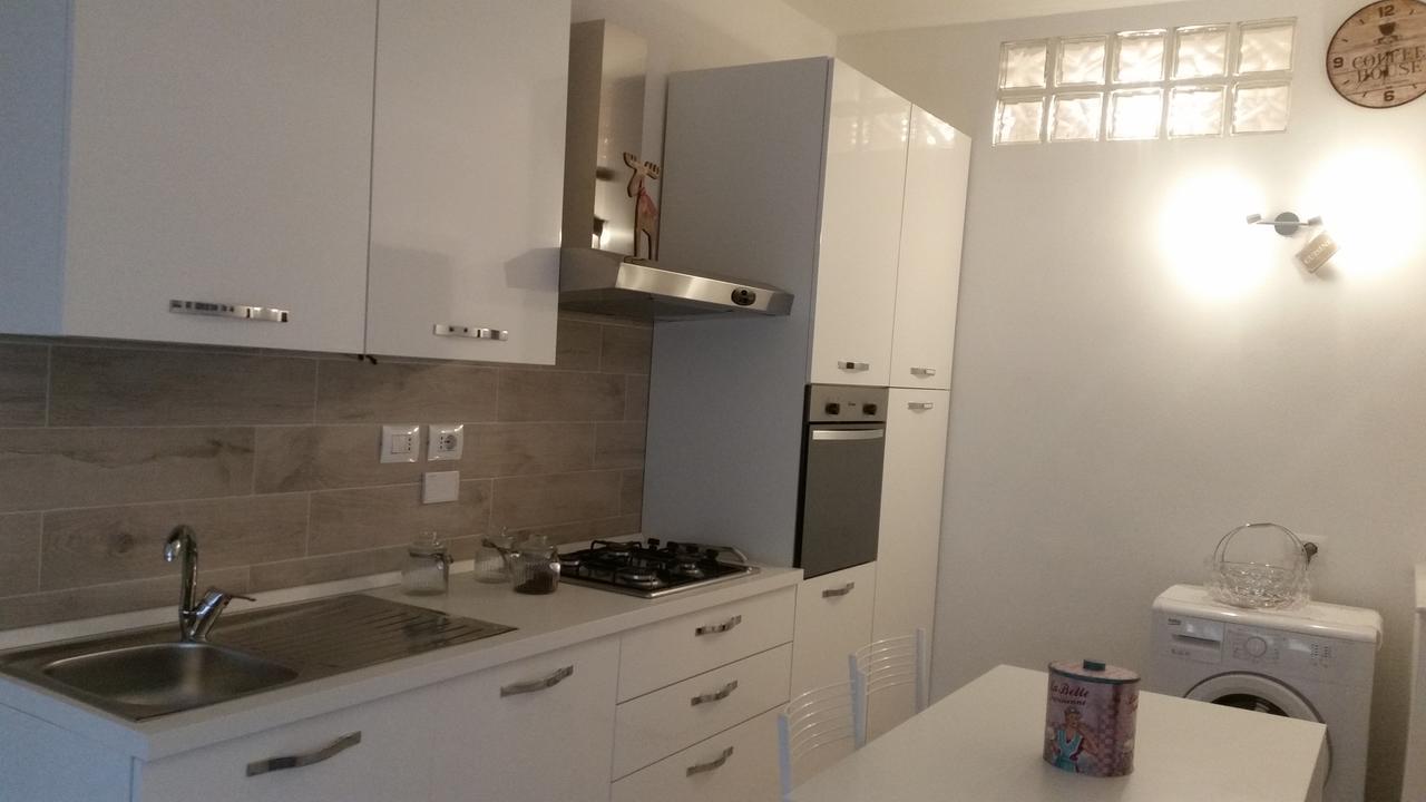 Monica'S Apartment مارينا دي كارّارا المظهر الخارجي الصورة