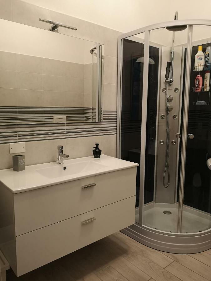 Monica'S Apartment مارينا دي كارّارا المظهر الخارجي الصورة
